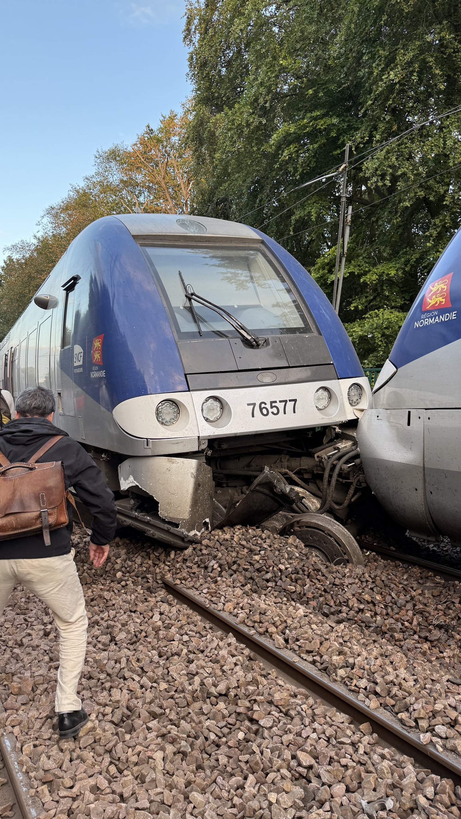 França investiga si un sabotatge ha provocat el descarrilament d'un tren amb 44 ferits
