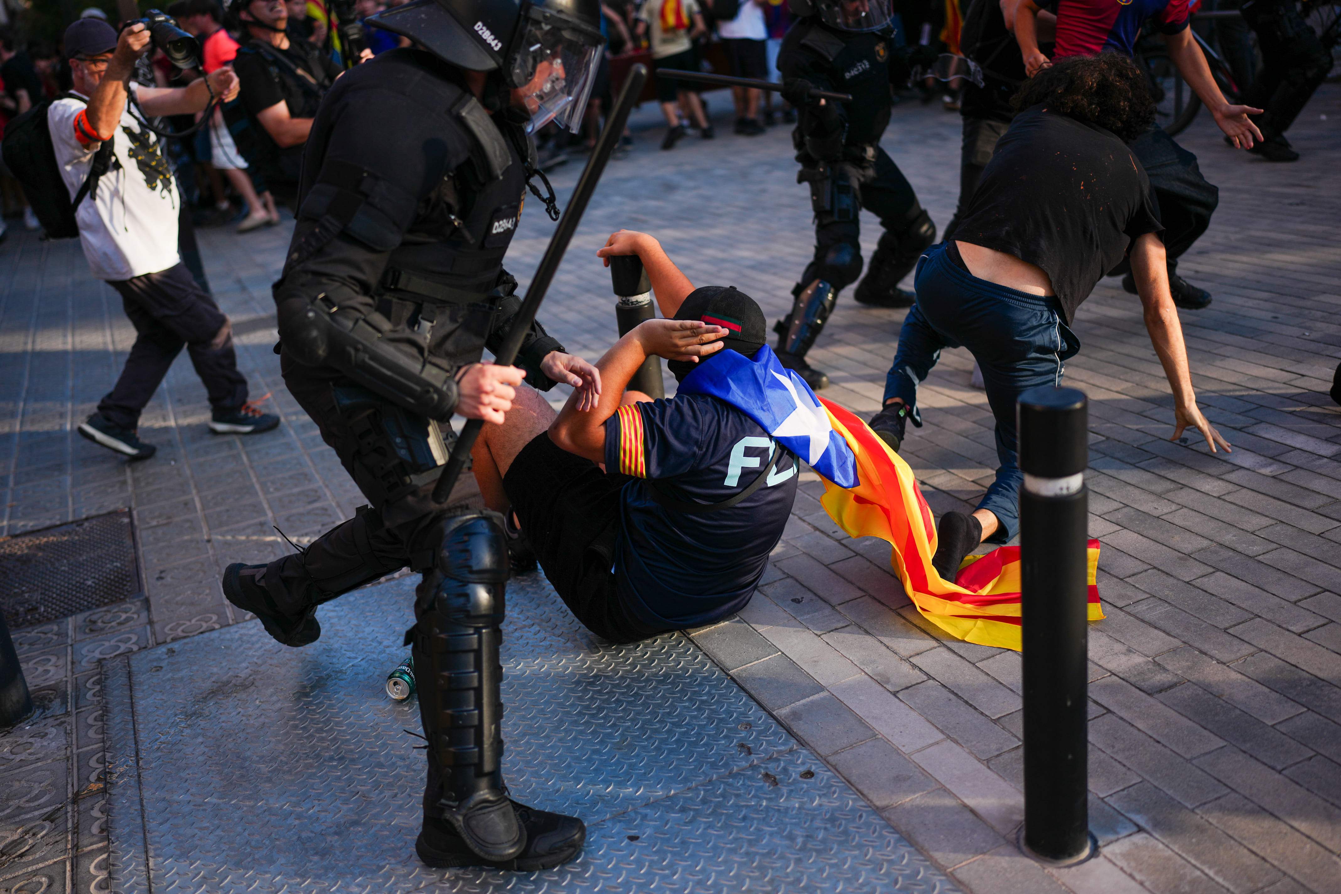 La ANC denuncia el "uso desmesurado de fuerza" en la detención de menores en la Diada:"Te reventaré los dedos"