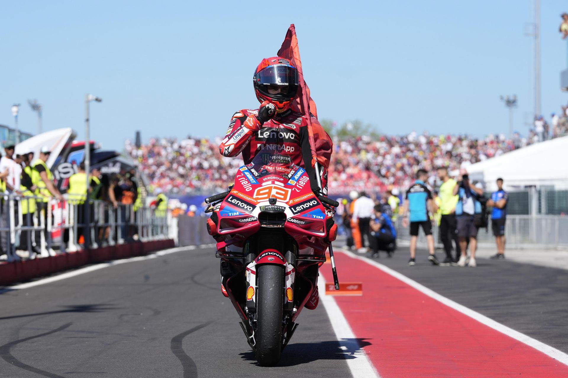 Un Marc Márquez imperial impone su ley en San Marino y es el nuevo líder de MotoGP
