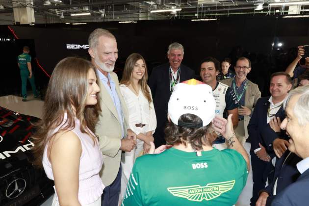 Elionor, Felip i Sofia visitan els pilots espanyols / Gtres Elionor, Felip i Sofia visitan els pilots espanyols / Gtres