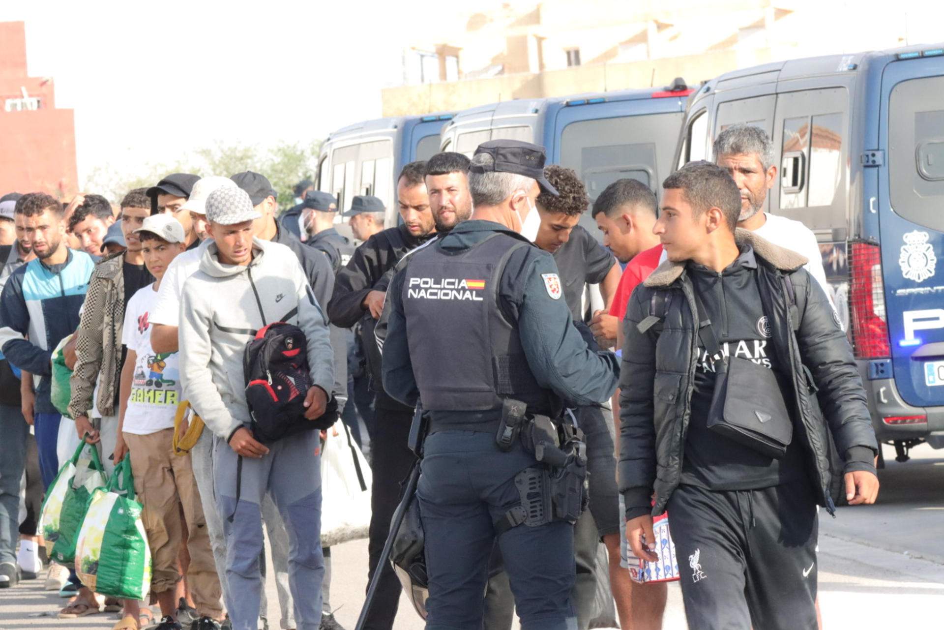 La tensión persiste en Ceuta: nuevas peleas, dos heridos por arma blanca y dos detenidos