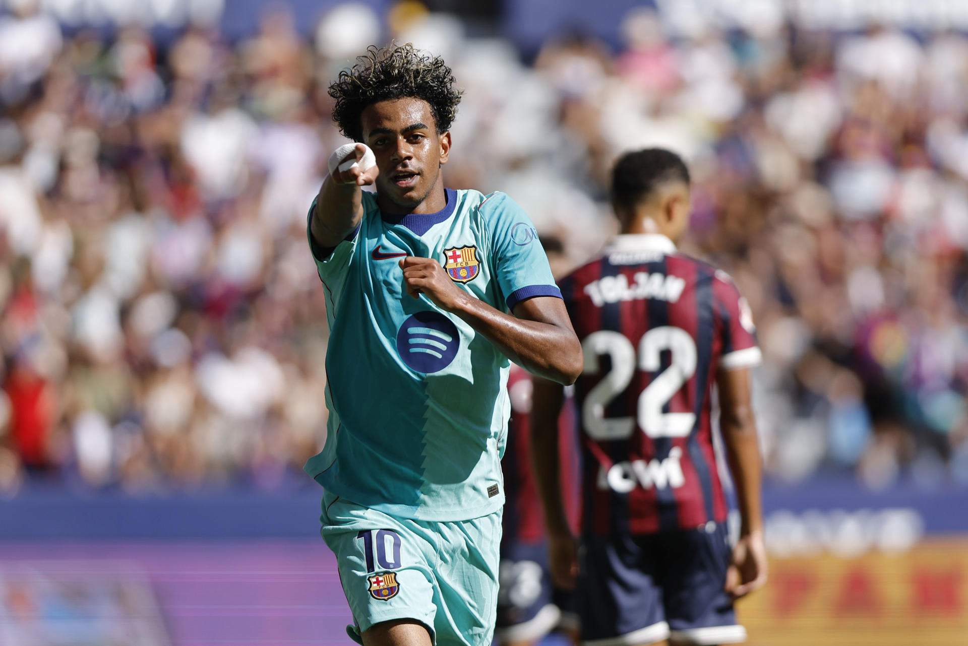 Lamine Yamal va ser dels primers a sospitar d'ell, i al vestidor diversos pensen que li falta nivell Barça