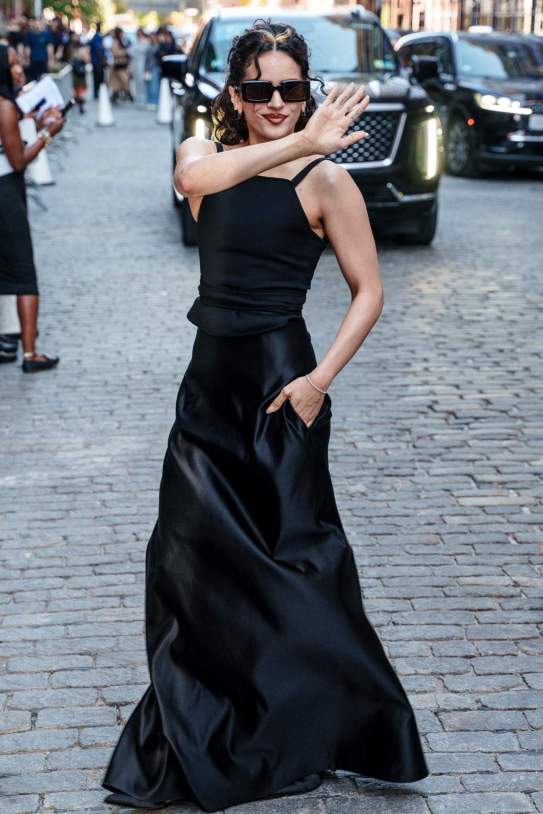 El look de Rosalía per la desfilada de Calvin Klein a Nova York / Gtres El look de Rosalía per la desfilada de Calvin Klein a Nova York / Gtres