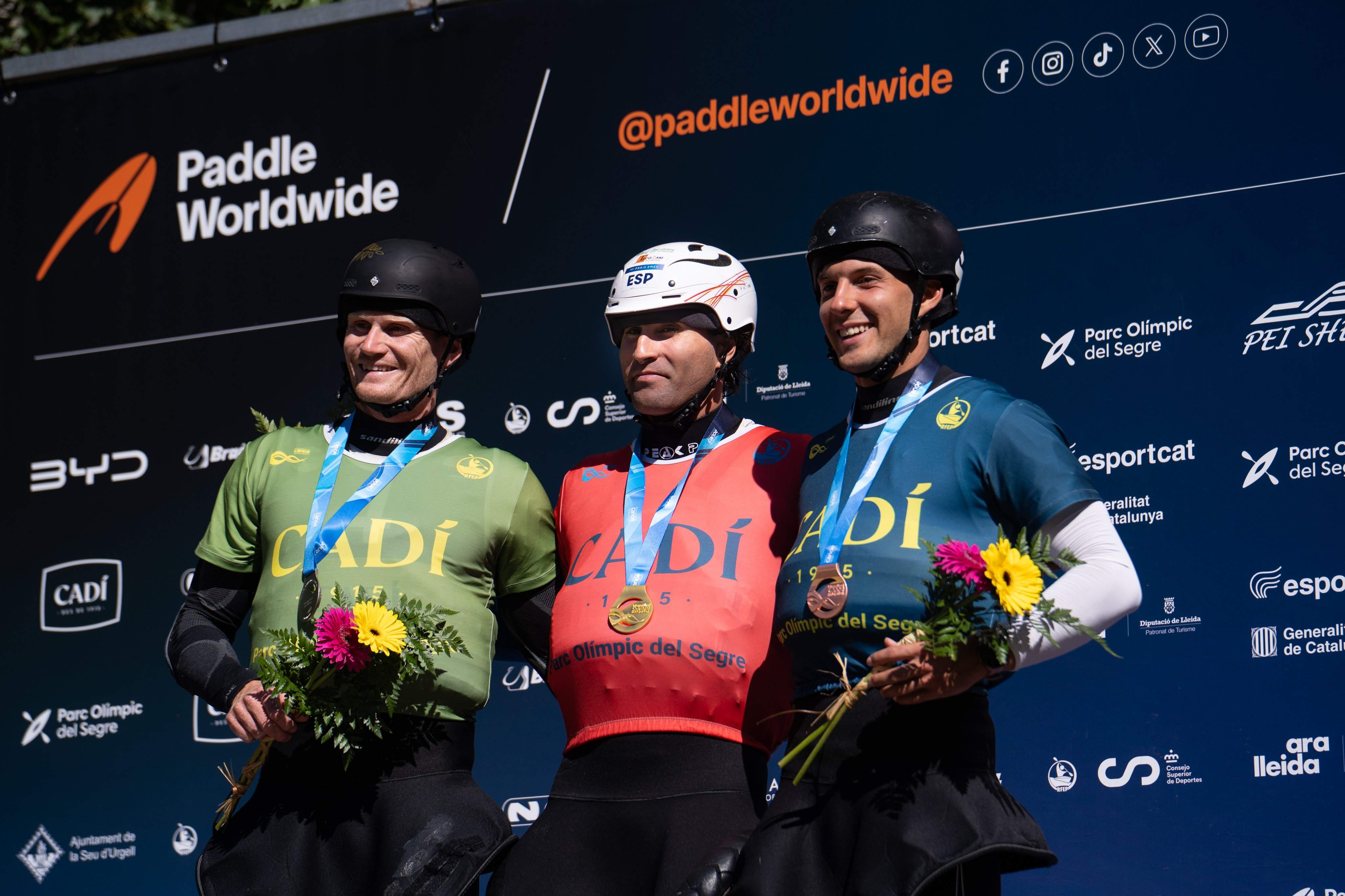 Manu Ochoa guanya i Mònica Dòria puja al podi a les finals de Caiac Cross de la Copa del Món a la Seu