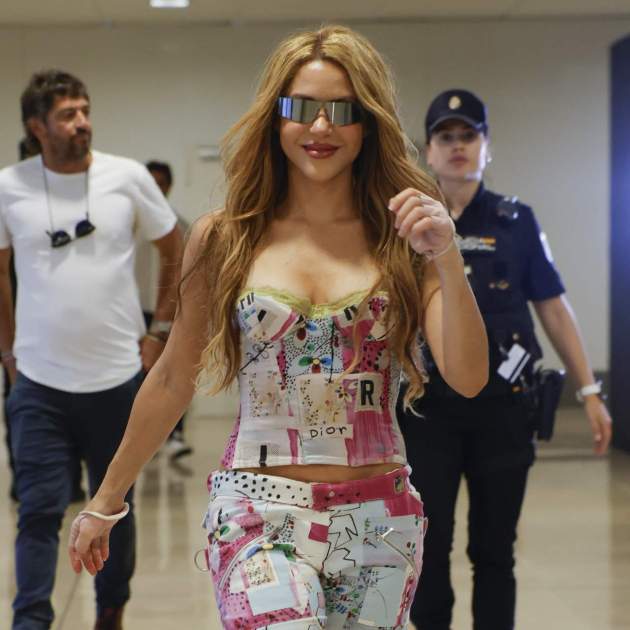 Shakira llega al aeropuerto de Madrid / Gtres Shakira llega al aeropuerto de Madrid / Gtres