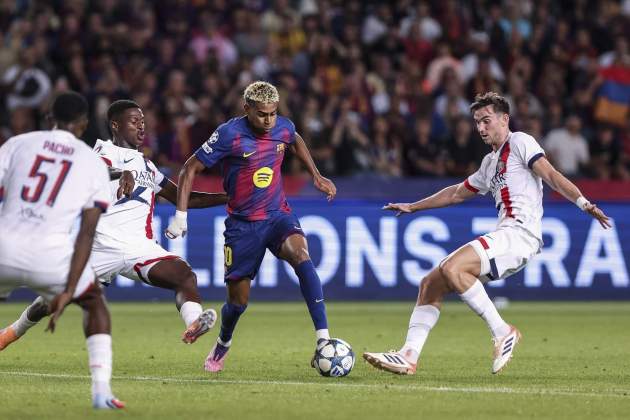 Fabián Ruiz defensa Lamine Yamal durant un partit entre el Barça i el PSG / Foto: Europa Press Fabián Ruiz defensa Lamine Yamal durant un partit entre el Barça i el PSG / Foto: Europa Press