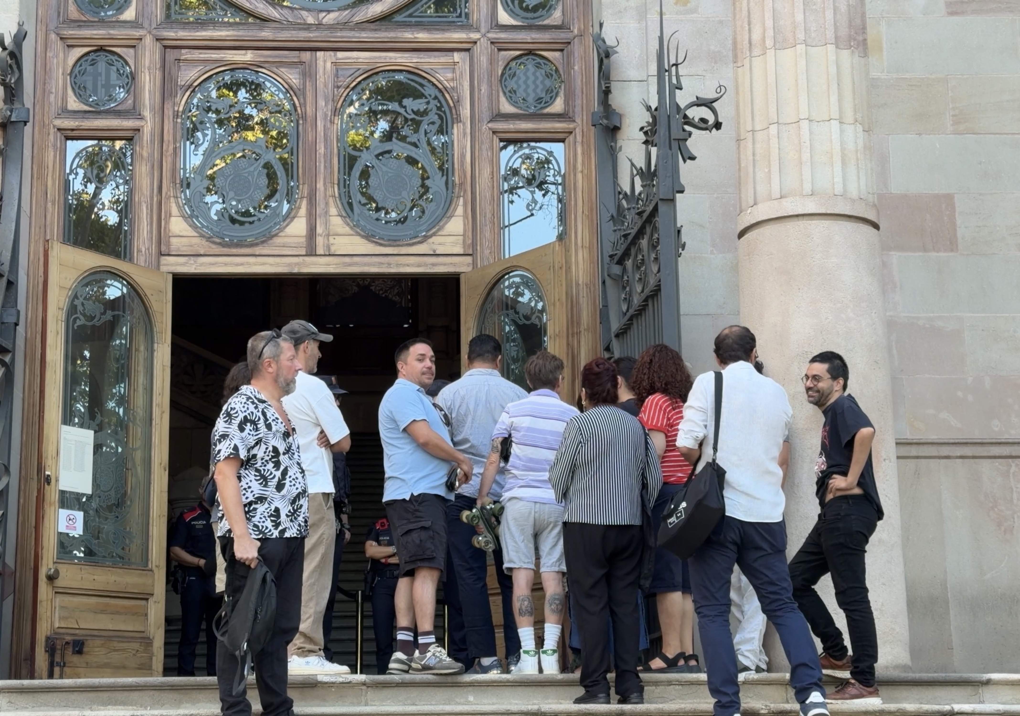 Meta s'espolsa responsabilitats al TSJC, mentre moderadors afirmen que van ser acomiadats com a "represàlia"