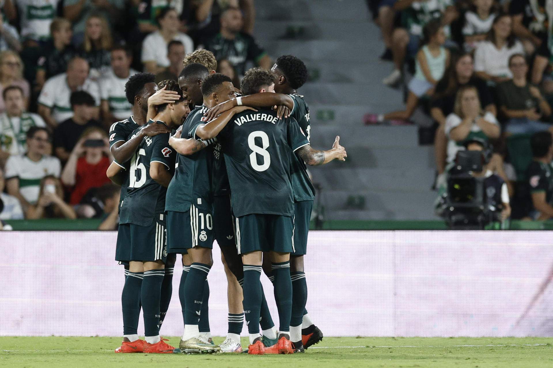 Un Reial Madrid descontrolat s'imposa a l’Elx gràcies a un gol d’Espí en el temps afegit (2-3)