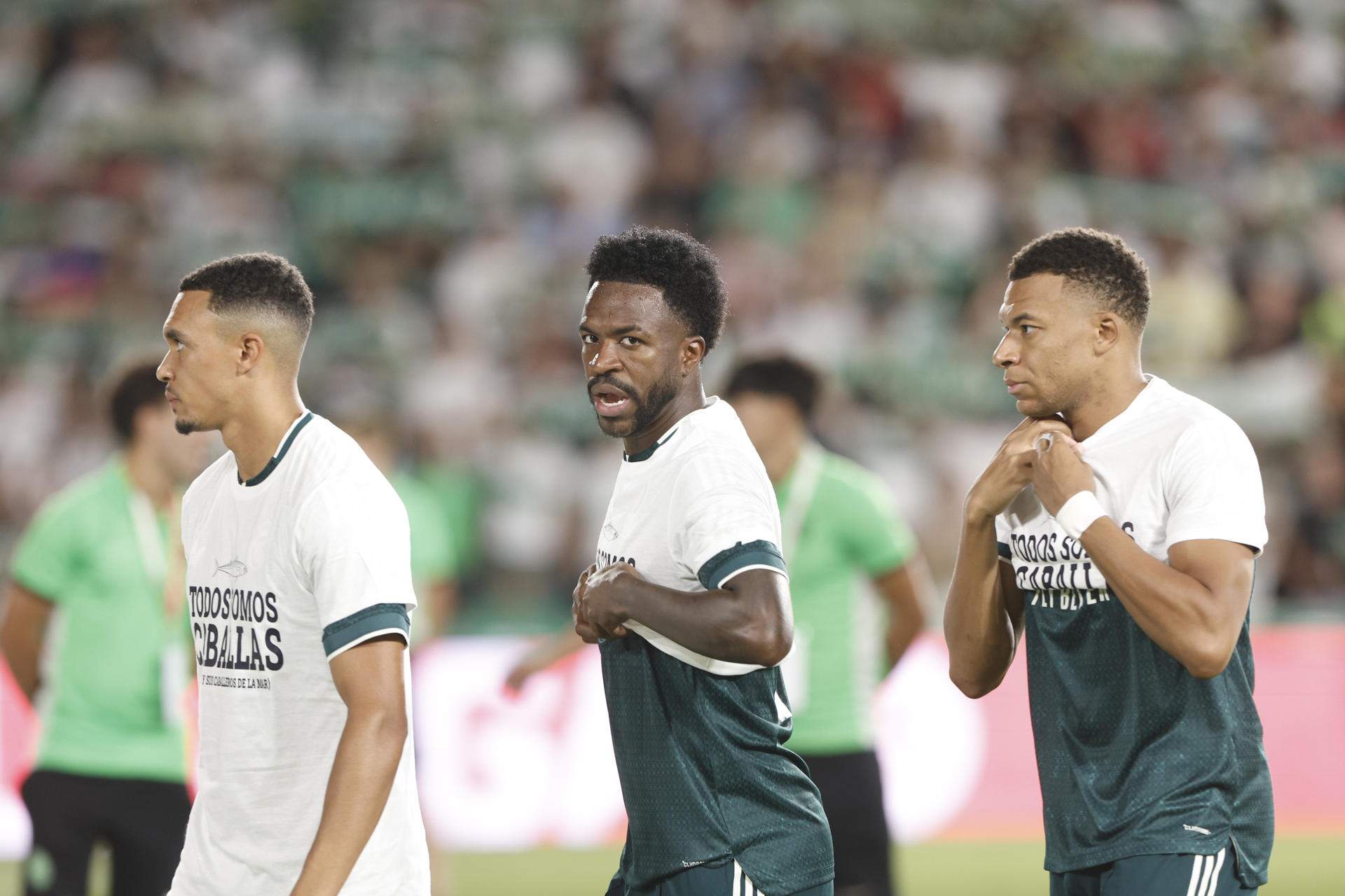 De la solidaritat a la polèmica: Mbappé, Vinícius i Konaté oculten la samarreta 'tots som 'caballas' de Ceuta