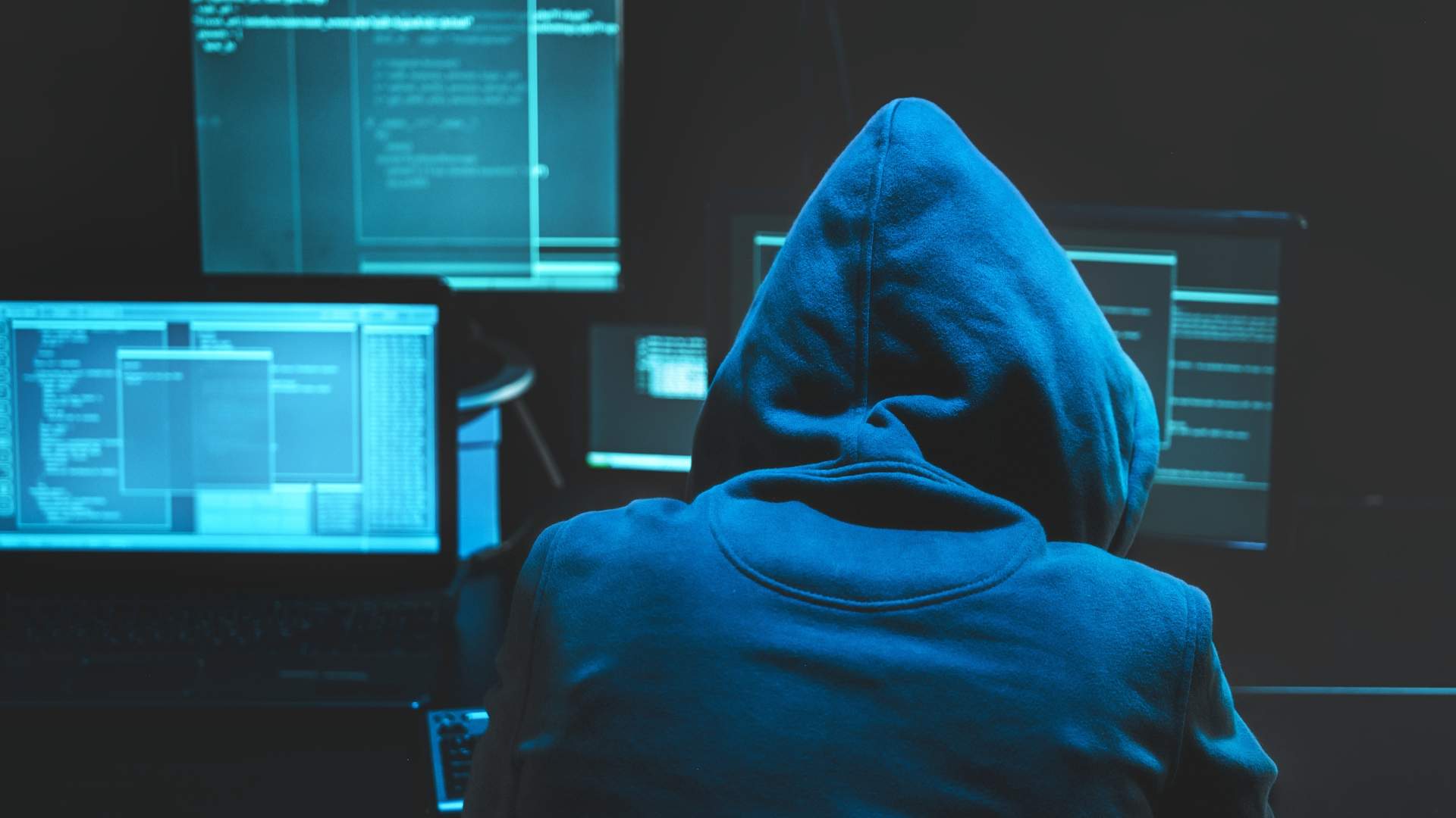 Hacker ciberatac / Canva