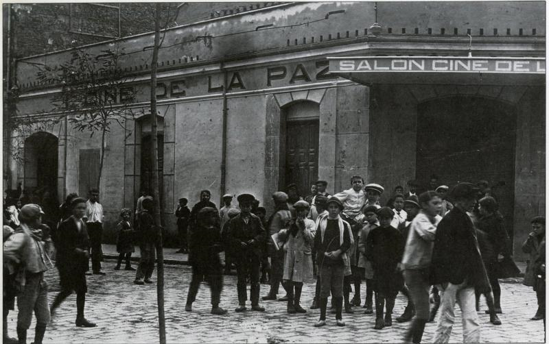 Identifican a los 21 niños muertos en la estampida del cine de Castellón. Foto de la fachada del Cine la Paz (principios siglo XX). Fuente Fototeca Heraldo de Castellón. Ministerio de Cultura