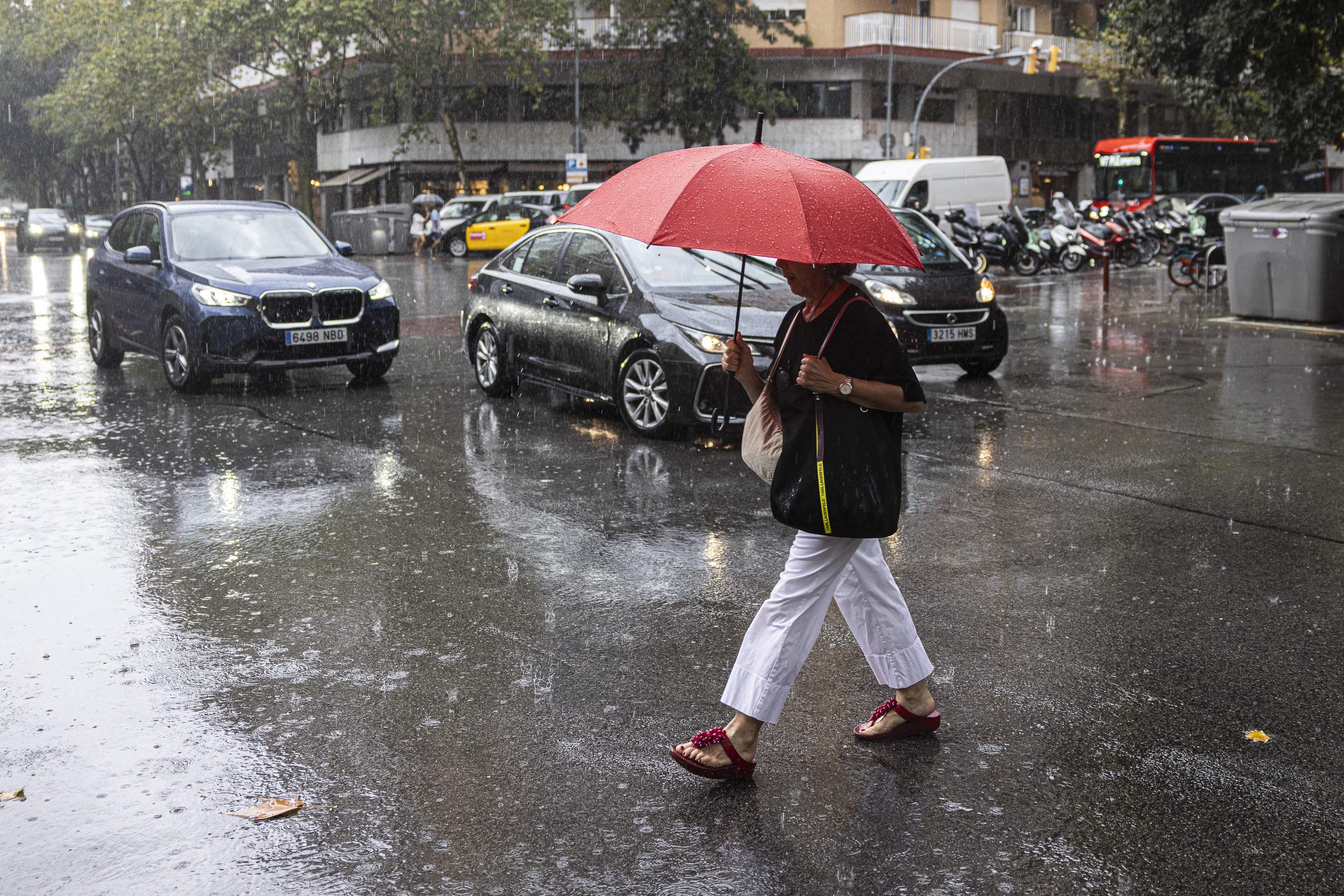 Xàfecs molt intensos entre Tarragona i Barcelona aquesta tarda i nit: no es descarta enviar un ES-Alert