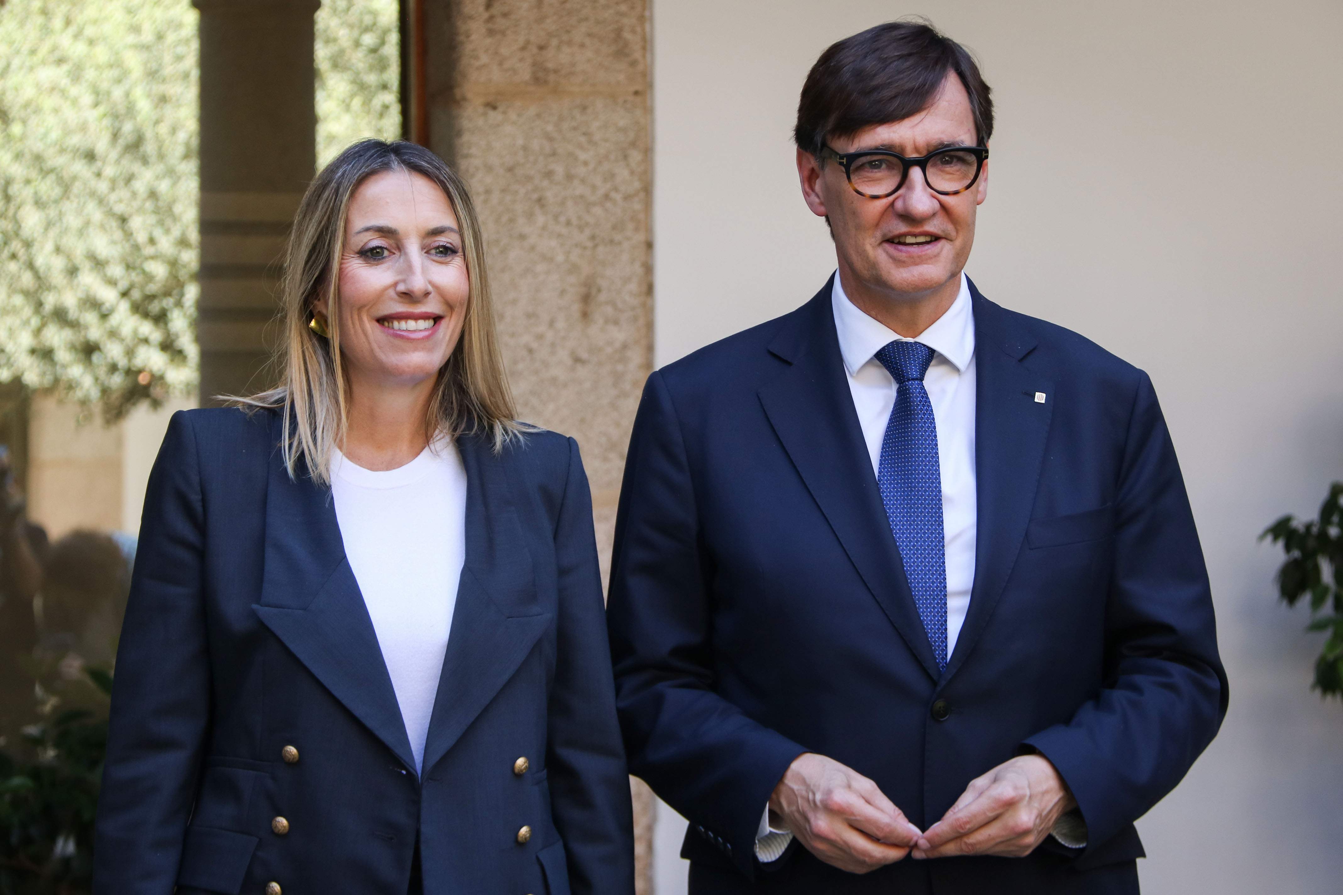 Illa y la presidenta de Extremadura coinciden en reconocer a los extremeños que "levantaron Catalunya"
