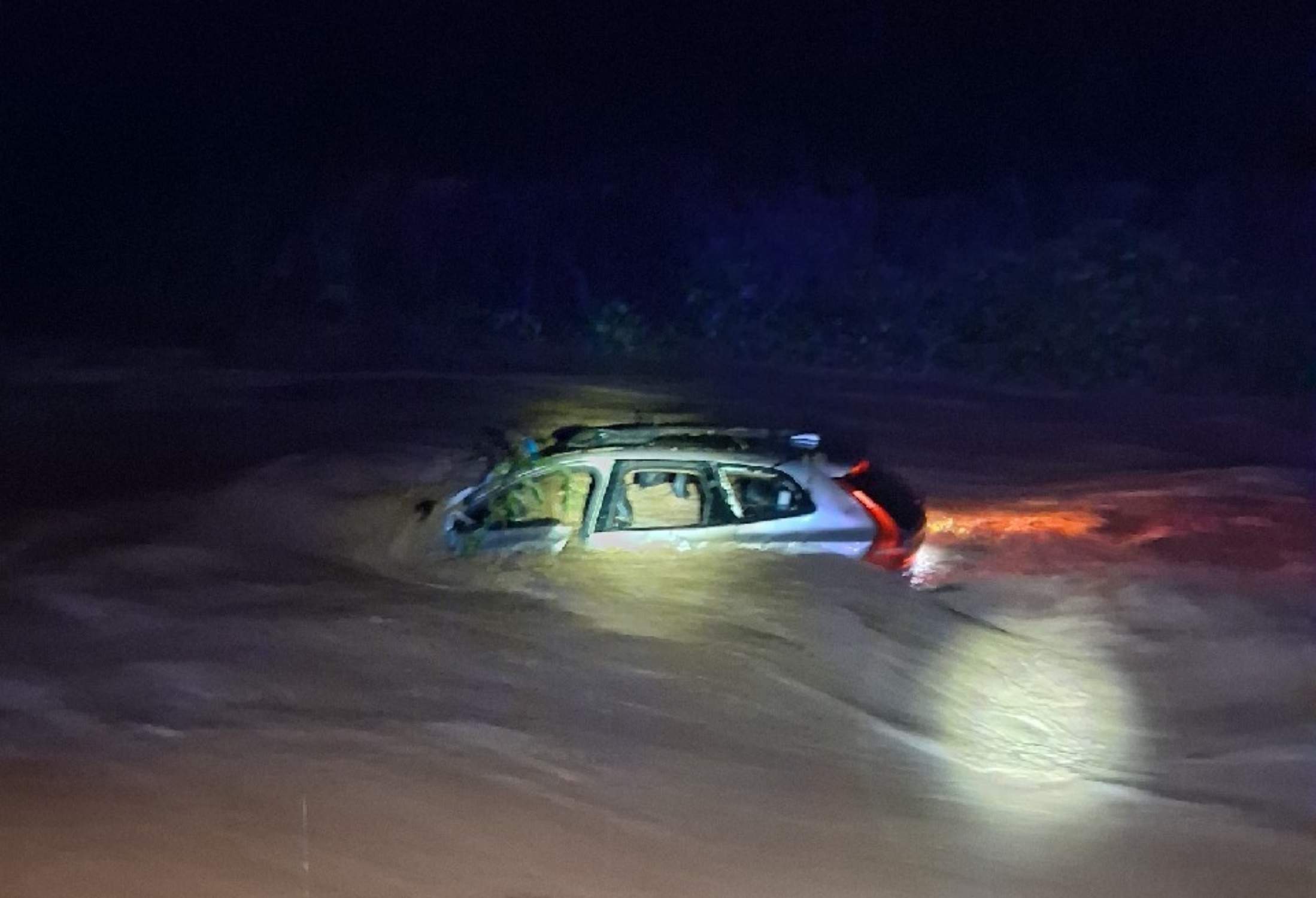 Troben mort el conductor d'un vehicle arrossegat per l'aigua en una riera durant el temporal, a Olivella