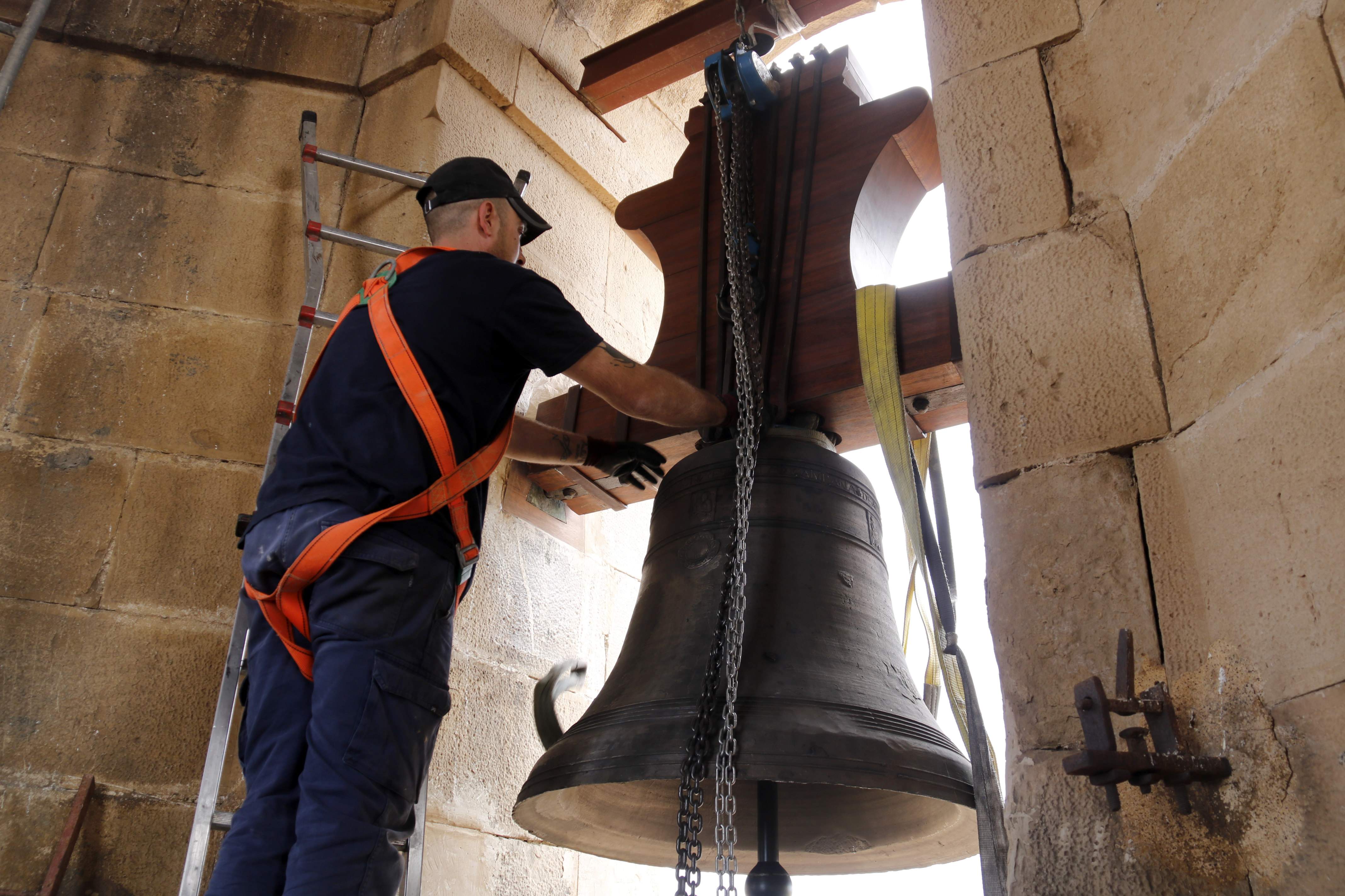 Un poble de la Segarra torna a sentir tocar campanes després de 80 anys de silenci
