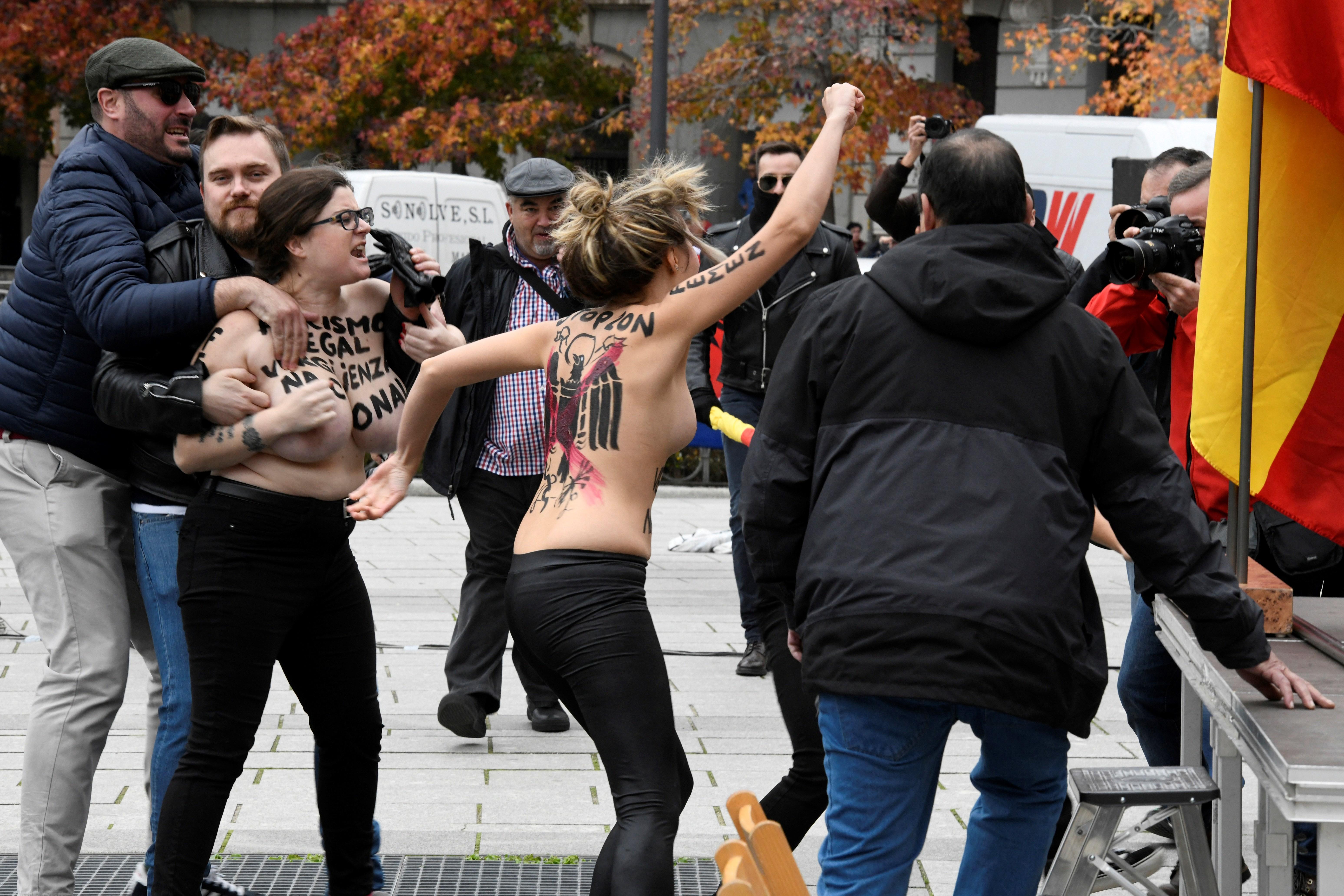 Les Femen interrompen una concentració feixista a la plaça d'Oriente