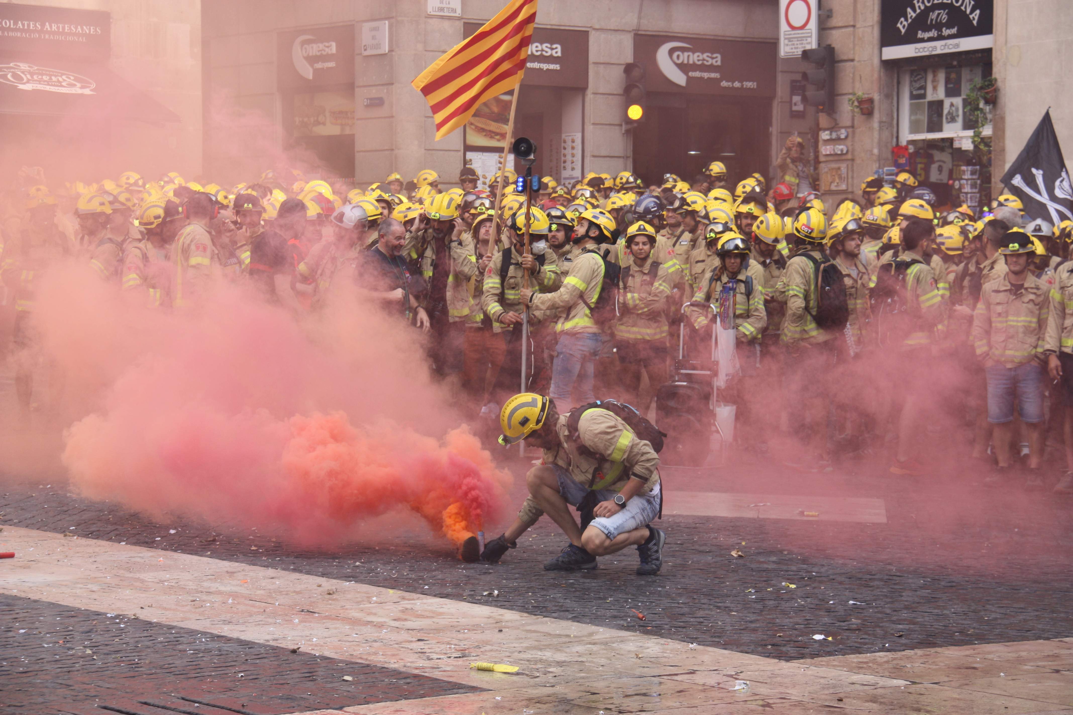 Protesta Bombers Generalitat / ACN