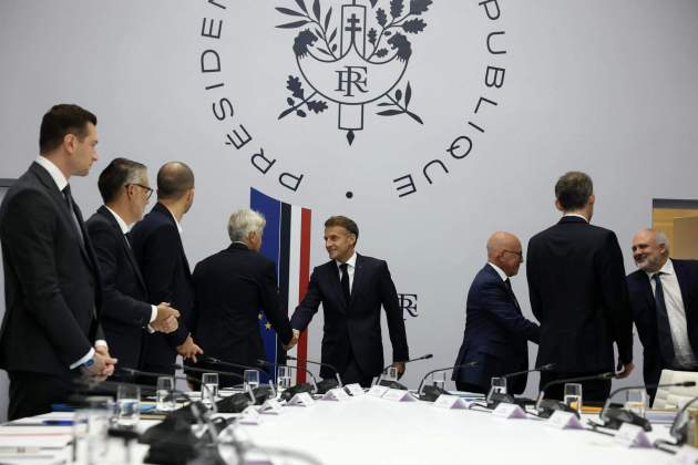 Macron es reuneix amb líders polítics francesos a l'Elisi / EFE Macron es reuneix amb líders polítics francesos a l'Elisi / EFE