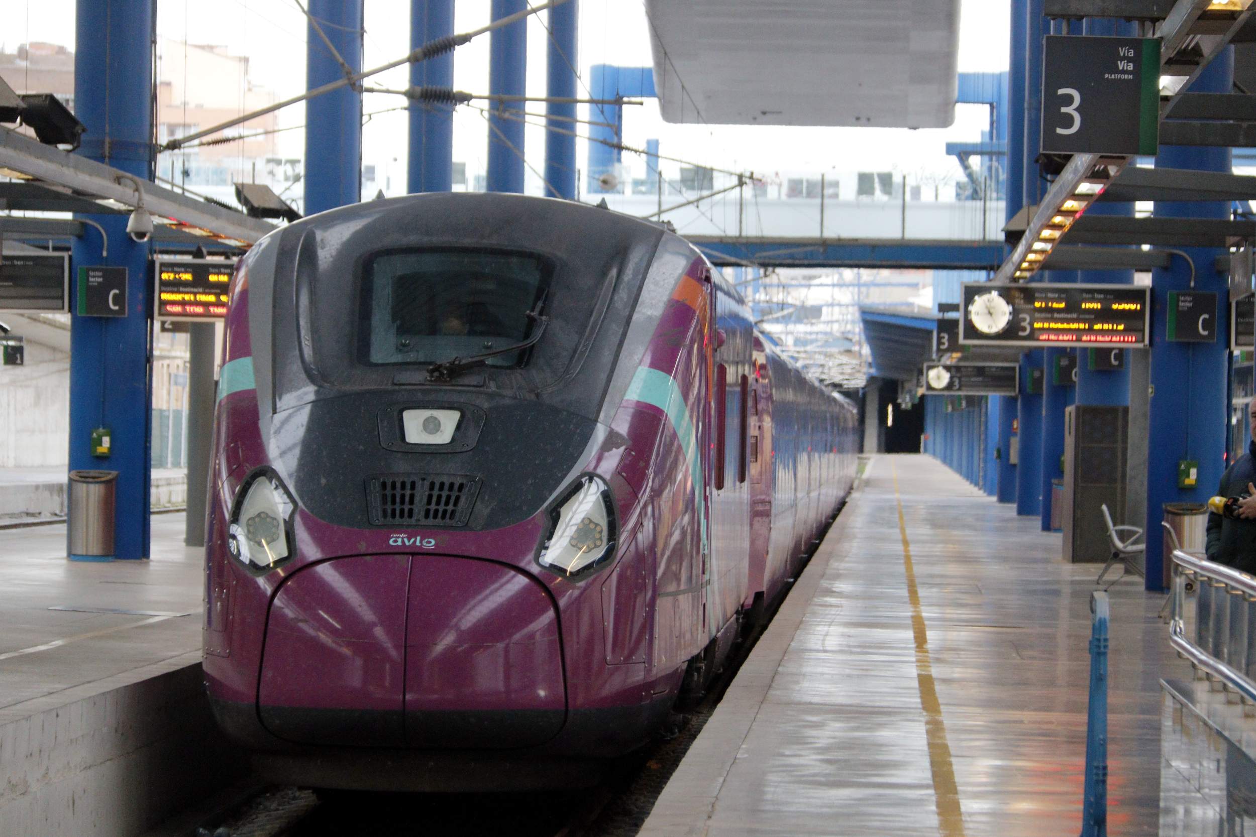 Renfe substitueix els trens de l'Avant Lleida-Barcelona, que perdrà un centenar de places per viatge