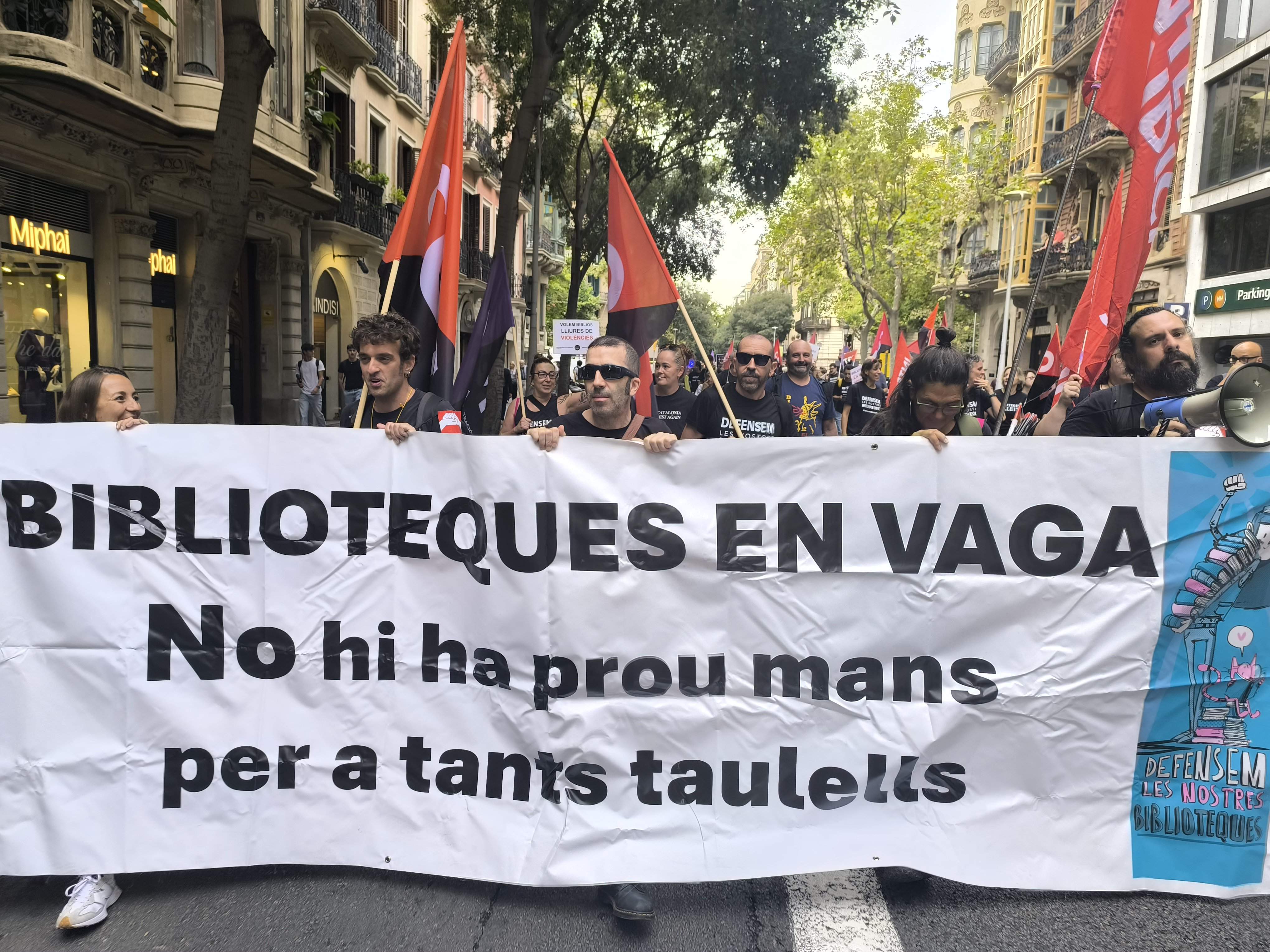 La vaga de biblioteques s'estén arreu de Catalunya i deixa desenes de centres tancats