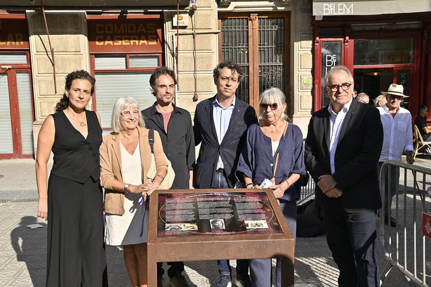 Barcelona instal·la un faristol per recordar Salvador Puig i Antich al lloc on va ser detingut