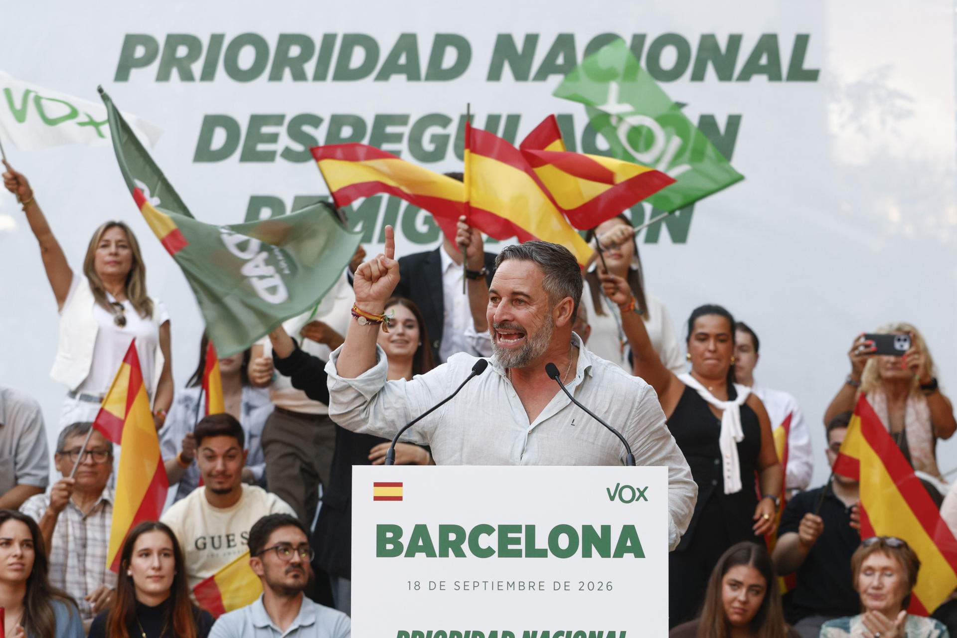 Abascal esclata contra uns veïns que fan sonar 'Els segadors' durant l'acte de Vox a Barcelona: "Insuportable"