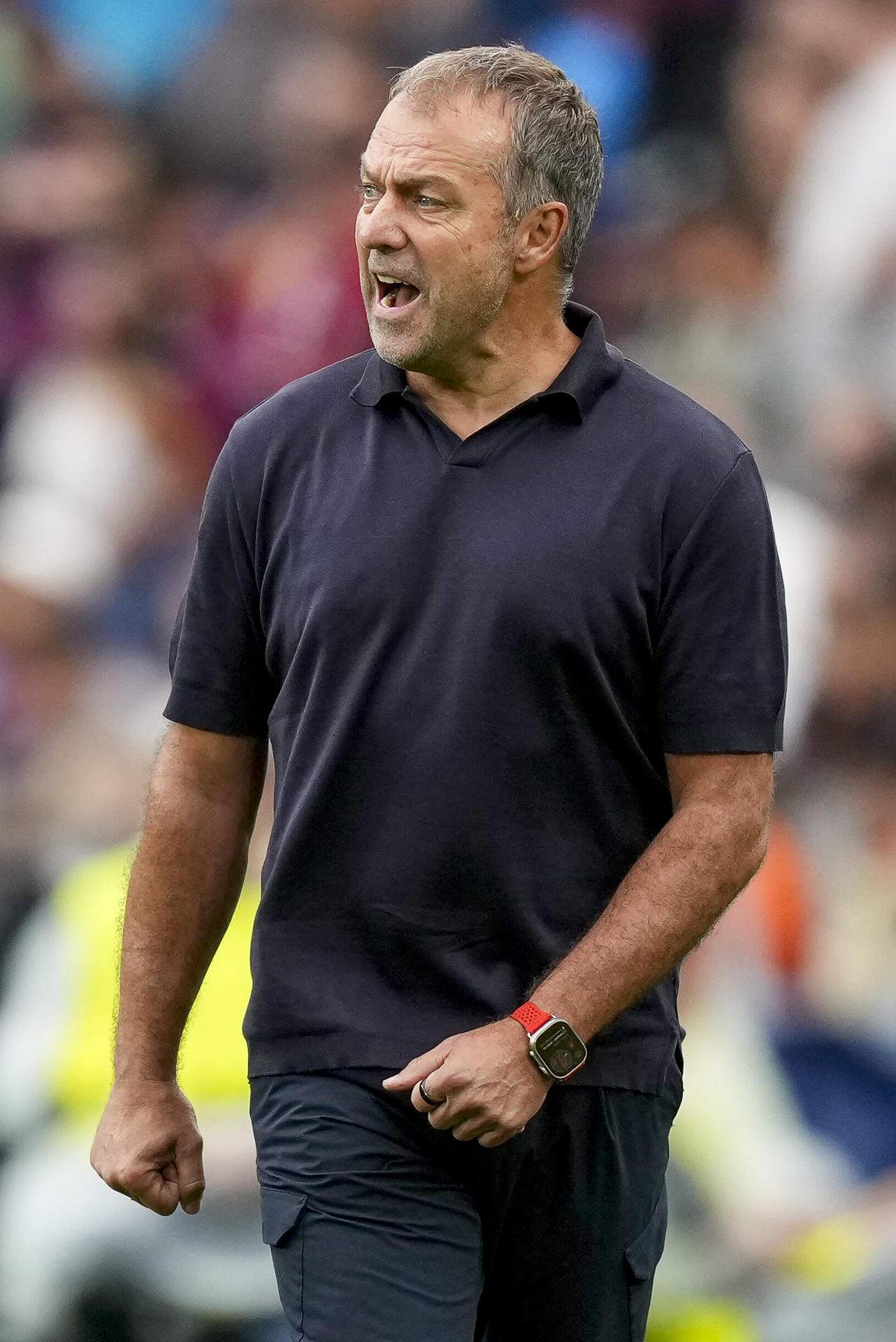 Después de lo visto con el Sevilla, Hansi Flick le pide que dé el nivel, si no no vuelve a jugar en el Barça