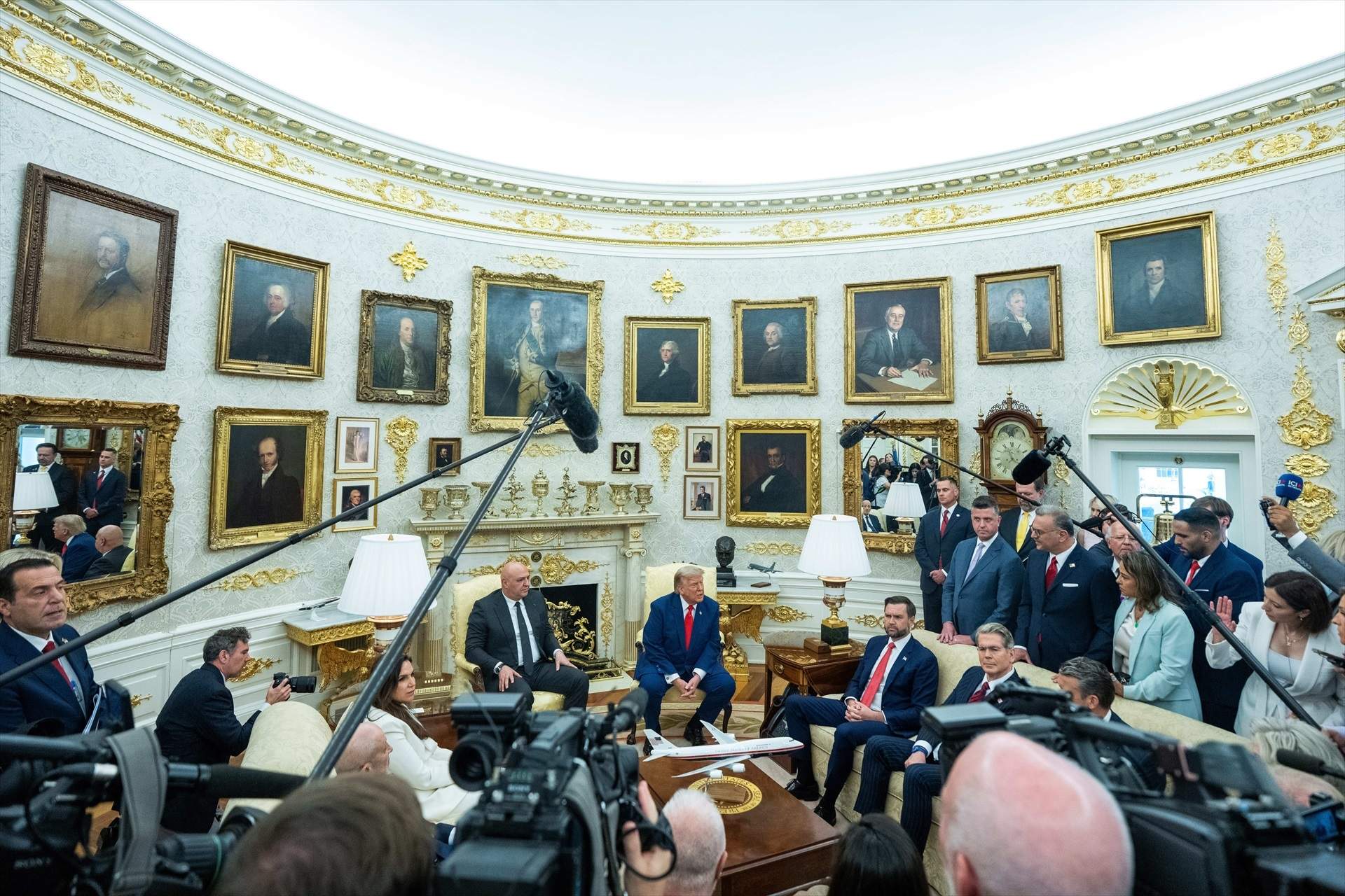 Pot Trump decidir quins periodistes entren a la Casa Blanca?