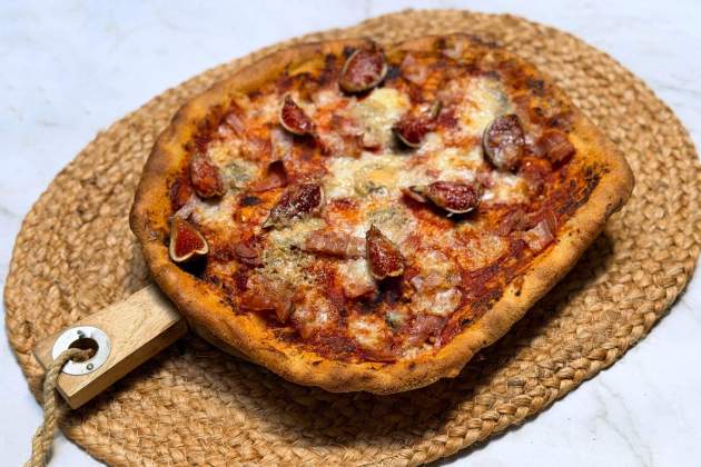 Massa de pizza sense bàscula. / Foto: Clara Fogons Massa de pizza sense bàscula. / Foto: Clara Fogons