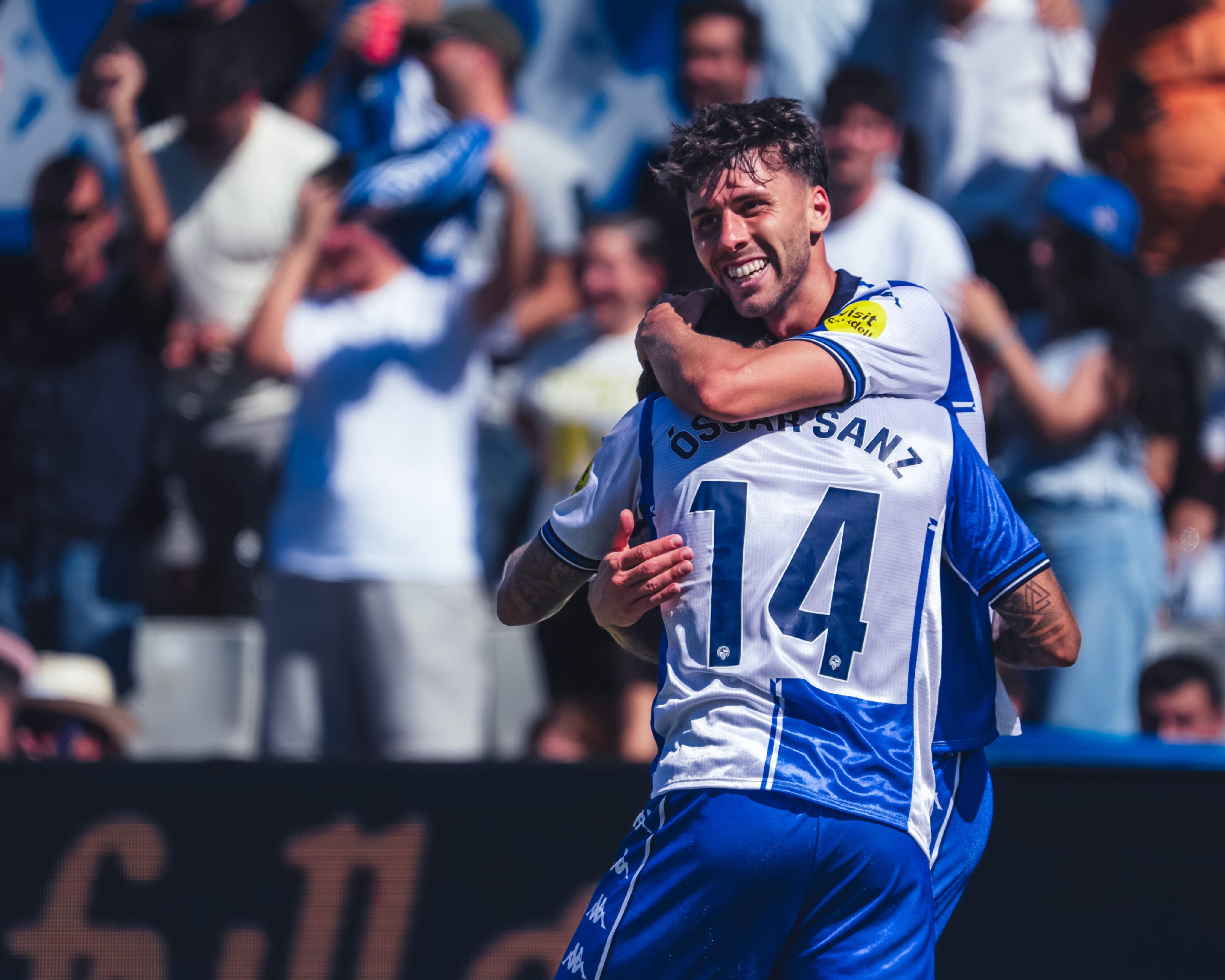 Un Sabadell sublime vence al Oviedo (3-1) y sigue soñando en grande en la Nova Creu Alta