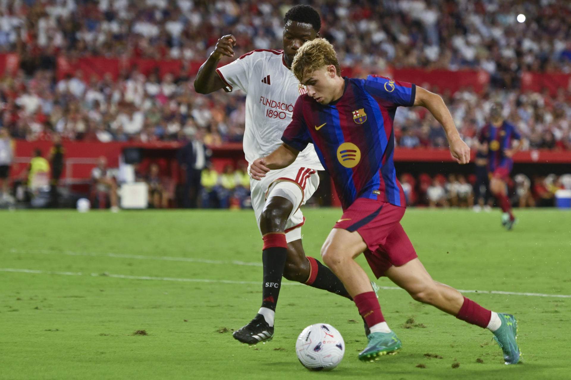 L'emotiva salutació de Fermín López a la seva àvia després del Sevilla-Barça del Sánchez Pizjuán