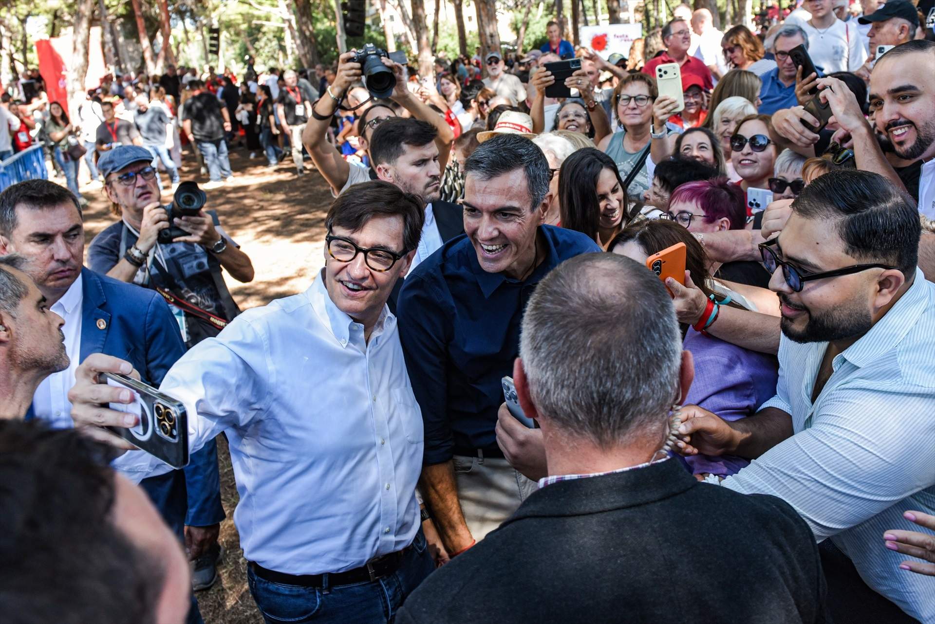 Illa i el PSC fan pinya amb Sánchez a Gavà: "Benvingut a Catalunya, casa teva. No estàs sol!"