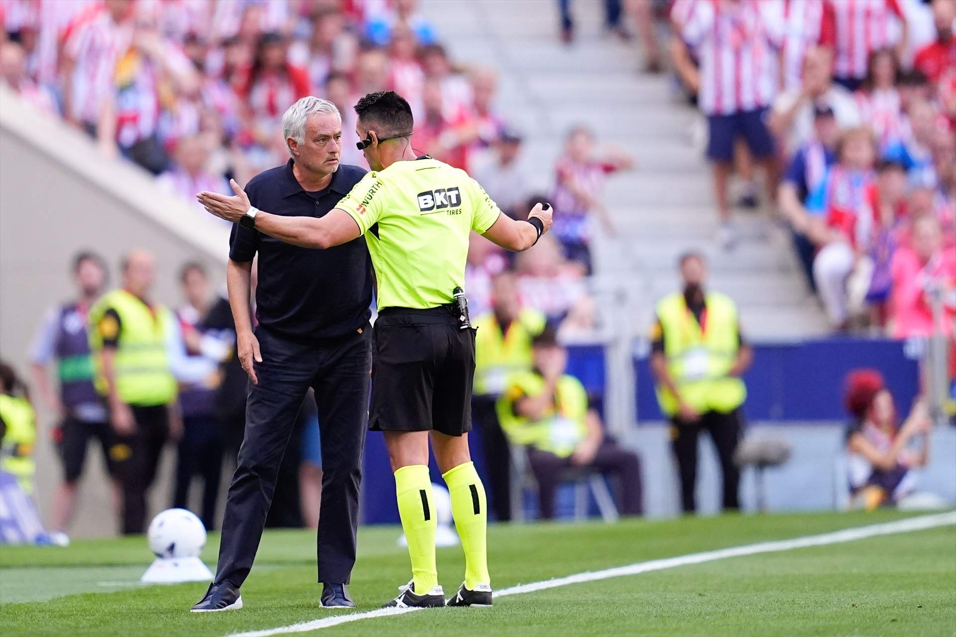 Monumental rajada de Mourinho contra los árbitros: "¿Negreira ya no está, no? ¿O todavía está?"