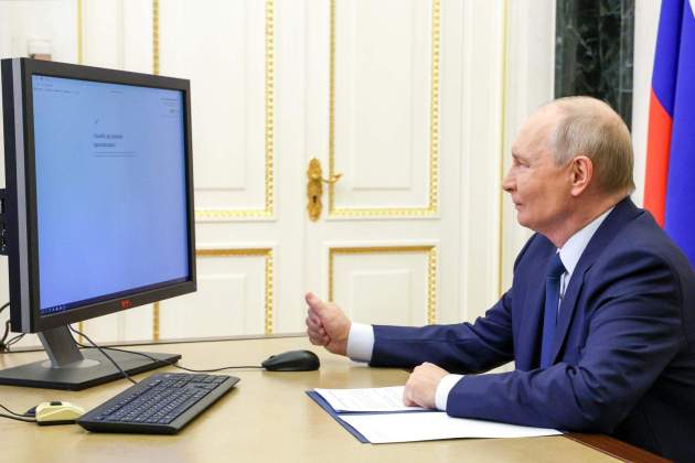 Putin vota telemàticament durant les eleccions a Rússia / EFE Putin vota telemàticament durant les eleccions a Rússia / EFE