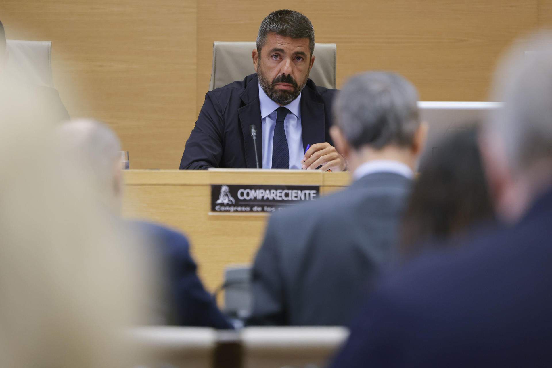 Mazón indigna a la comisión de la DANA quedándose mudo y desafiante: "Parece que están por otras cosas"