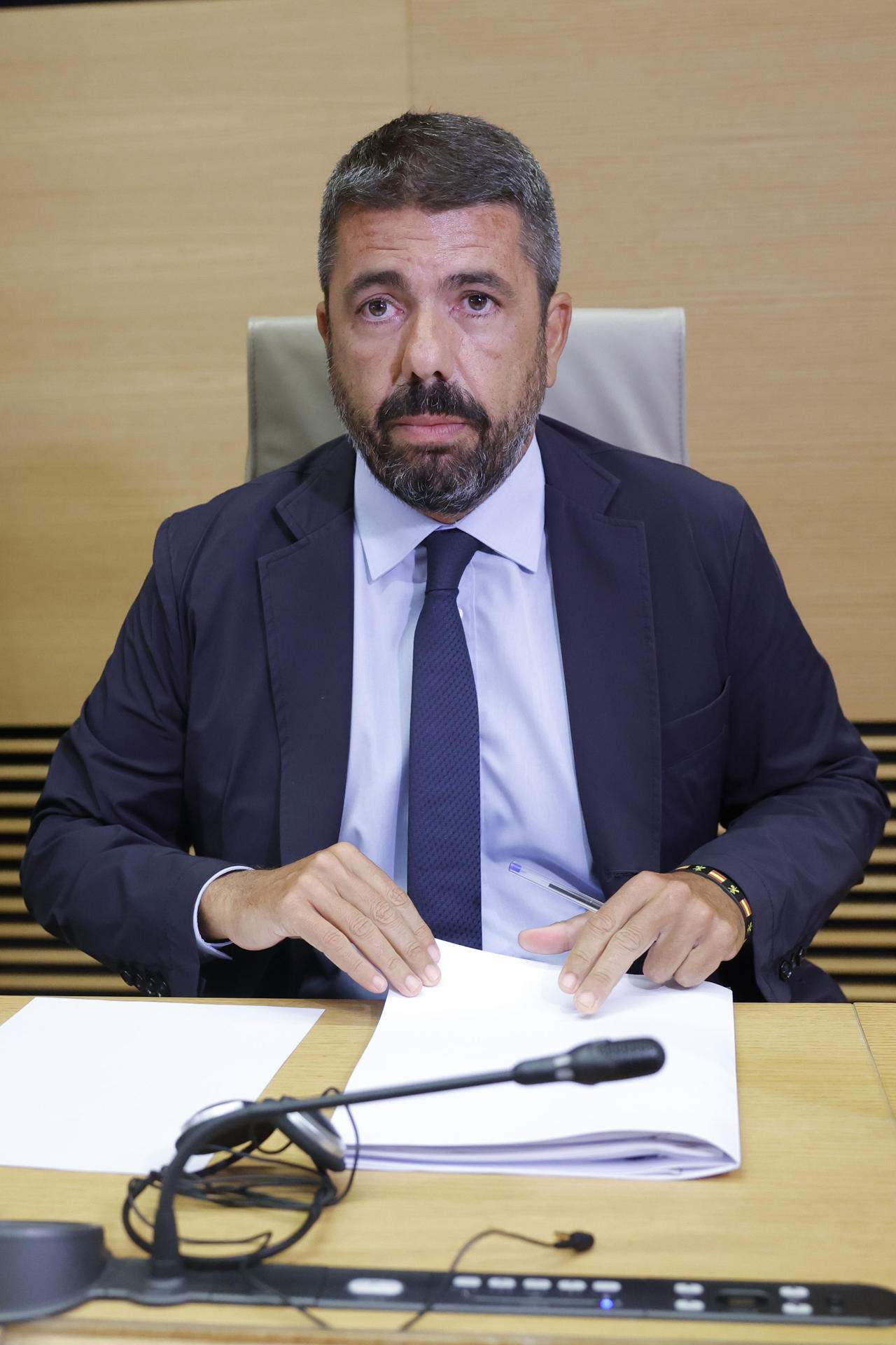 Processen una professora valenciana per amenaçar de mort Mazón després de la dana
