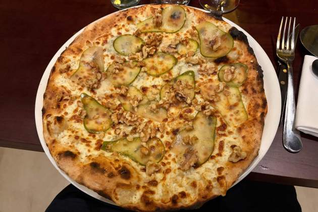 Pizza Pera del restaurant Pizzabar. / Foto: Emma Porta Pizza Pera del restaurant Pizzabar. / Foto: Emma Porta