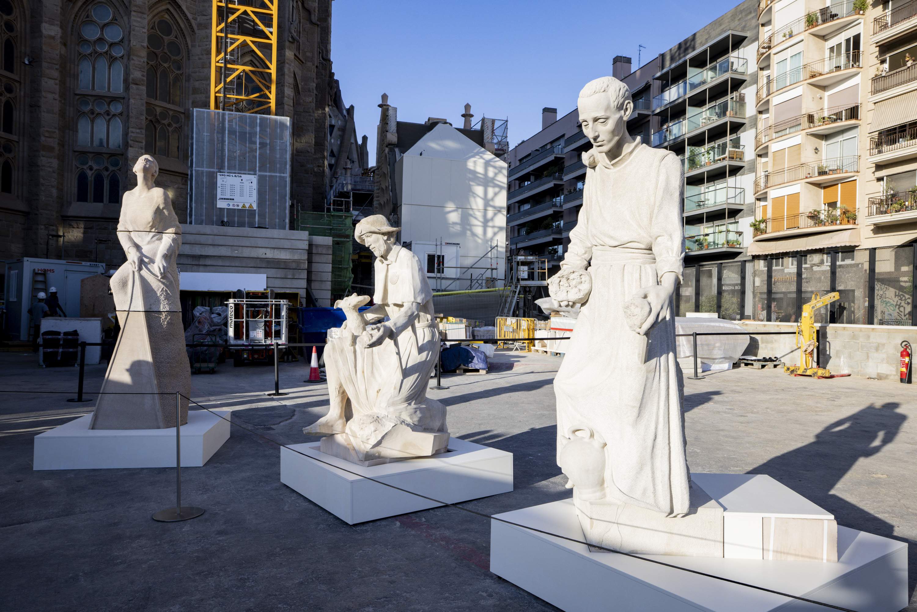 Dos sants vinculats a Barcelona, noves escultures de la Sagrada Família