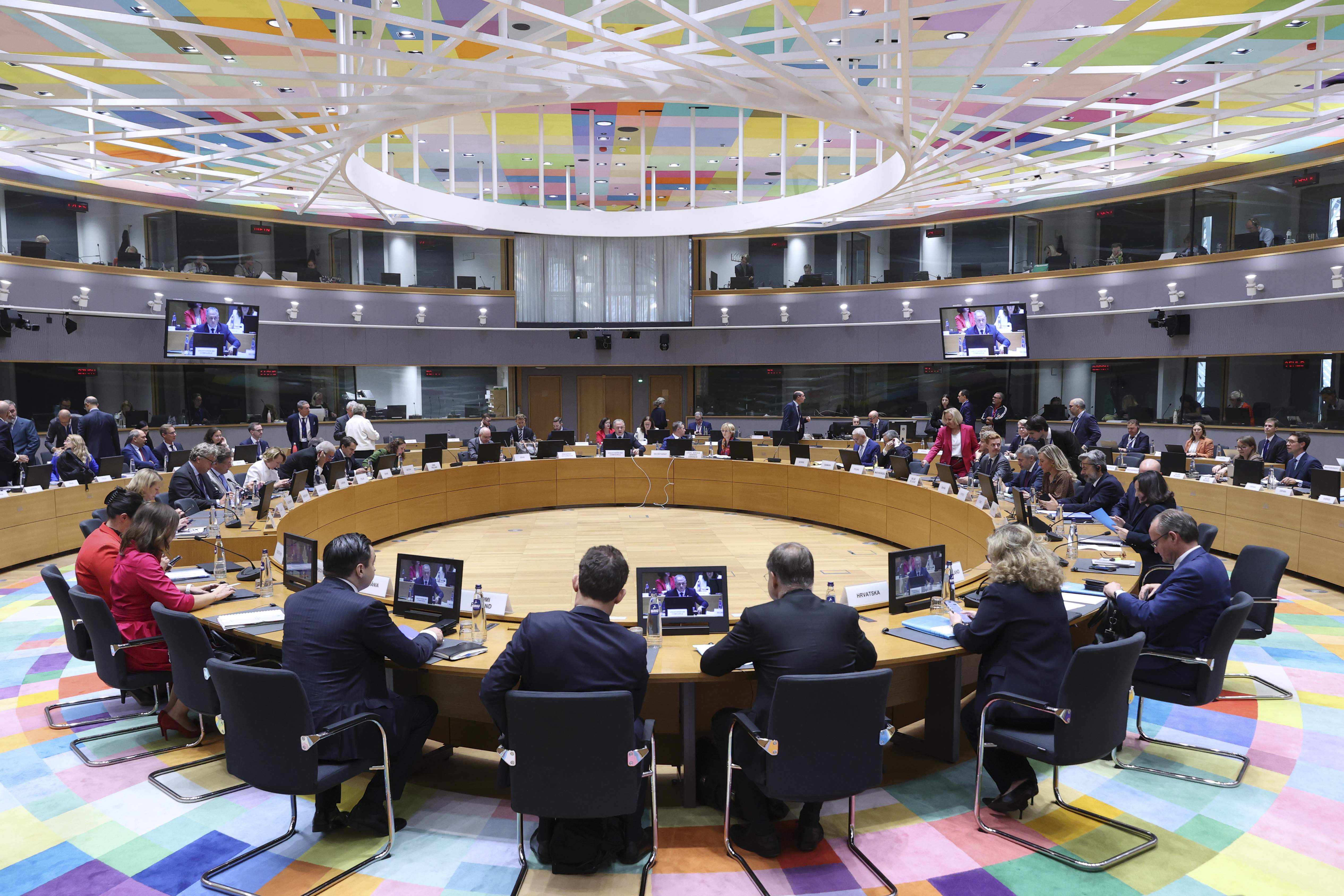 La UE s'espolsa el debat sobre l'oficialitat del català en tan sols set minuts