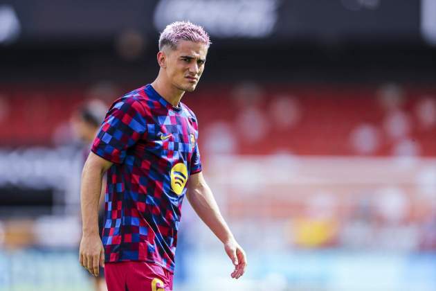 Gavi escalfament Barça