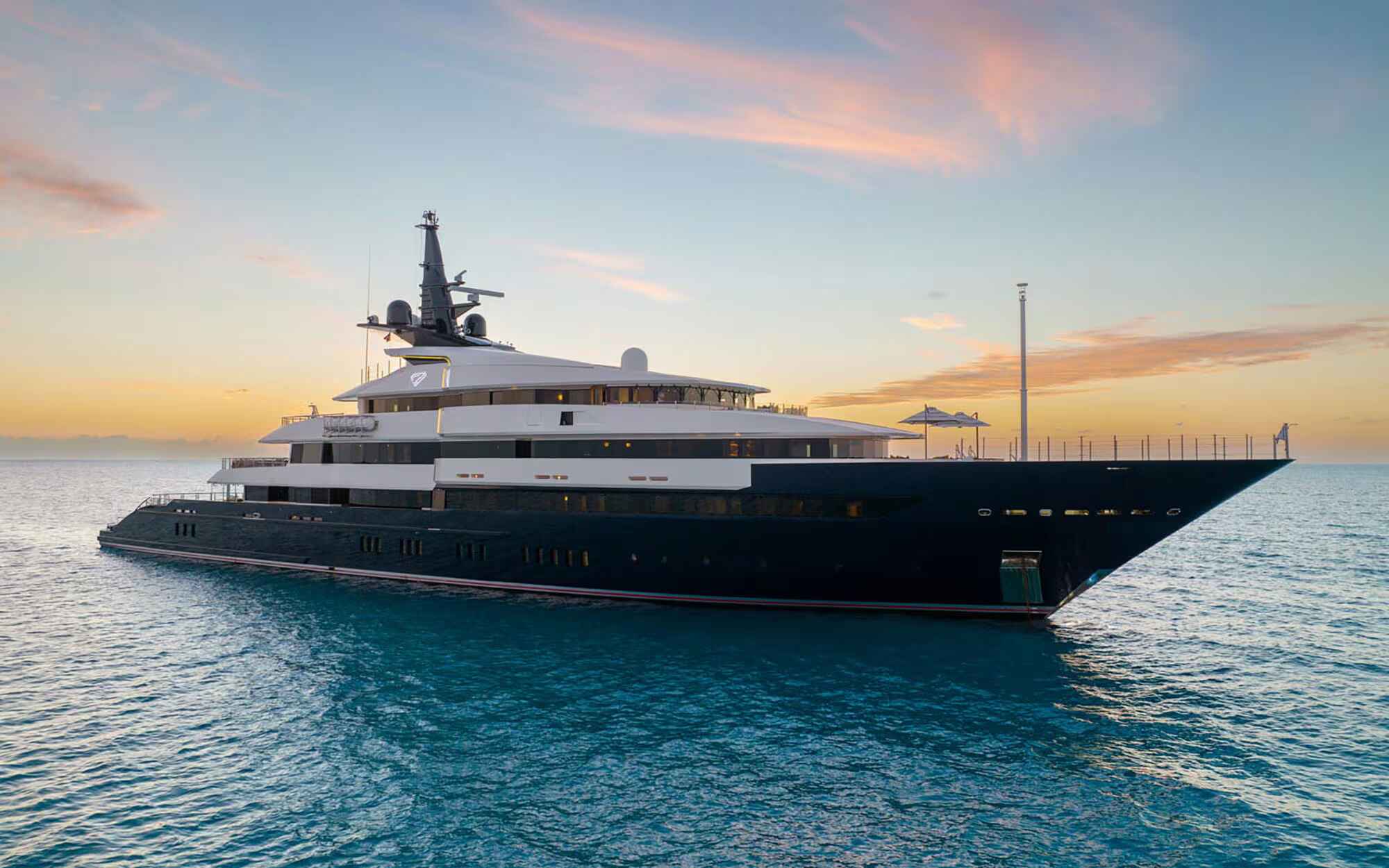 Un superiot que va ser de Steven Spielberg i que costa 150 milions d’euros arriba al Port de Tarragona