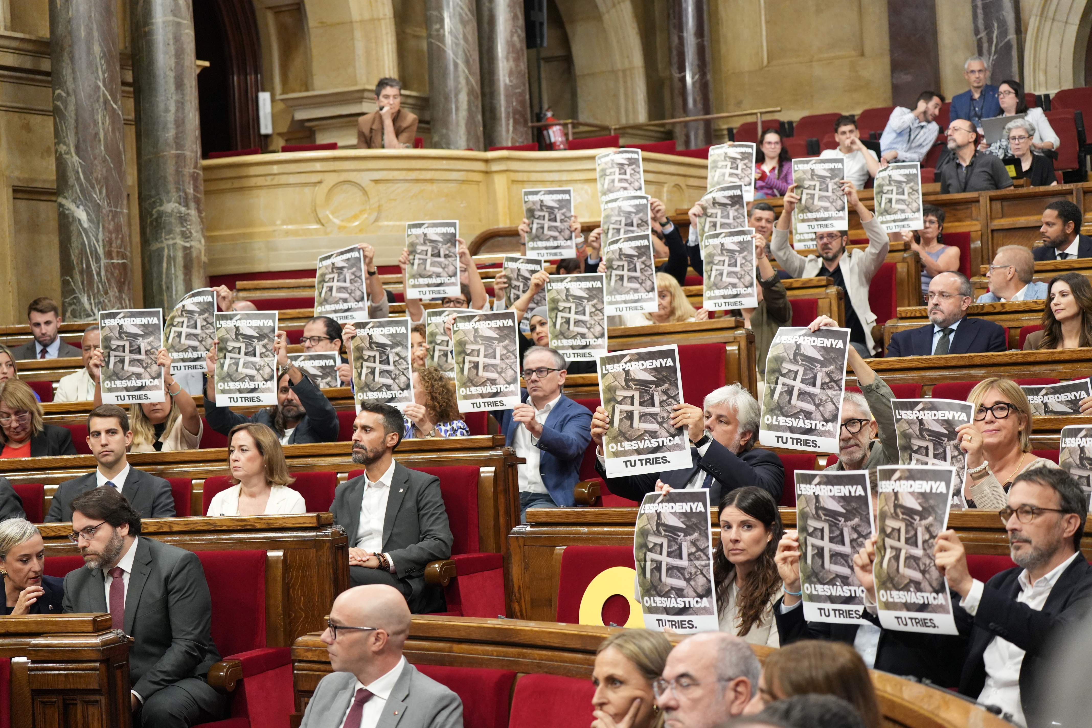 L'independentisme i l'esquerra, sense el PSC, planta cara a Aliança: "L'espardenya o l'esvàstica, tu tries"