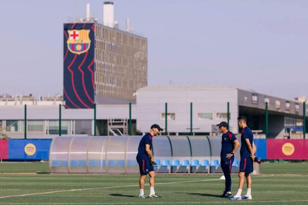 Fran Sanchez, Belletti i Busquets a un entrenament amb el Barça Atlètic / Foto: FCB Fran Sanchez, Belletti i Busquets a un entrenament amb el Barça Atlètic / Foto: FCB