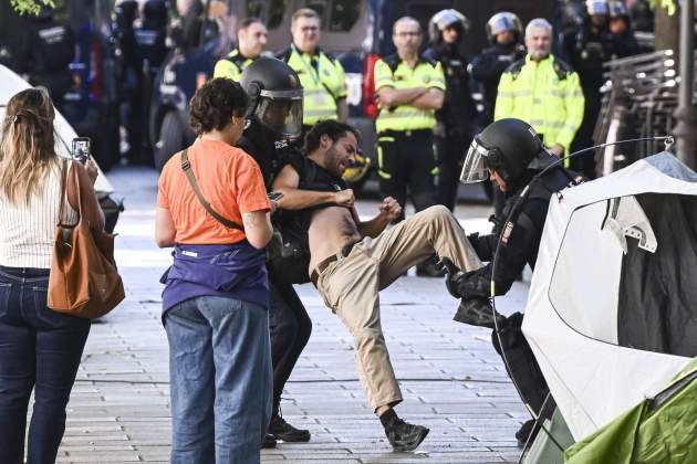 desnonament maricarmen madrid efe policia habitatge  (3)
