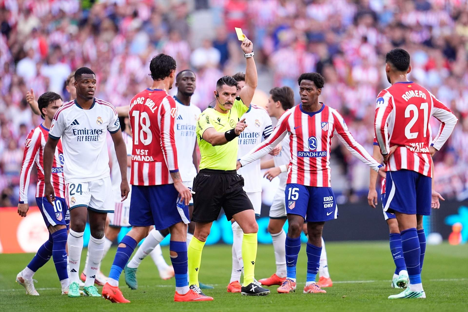 Les tensions del derbi madrileny surten a la llum: la RefCam mostra totes les polèmiques