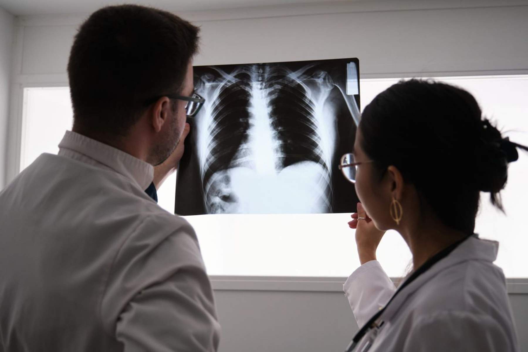 Pacients i professionals sanitaris posen veu a la fibrosi pulmonar a 'Més enllà del pulmó',