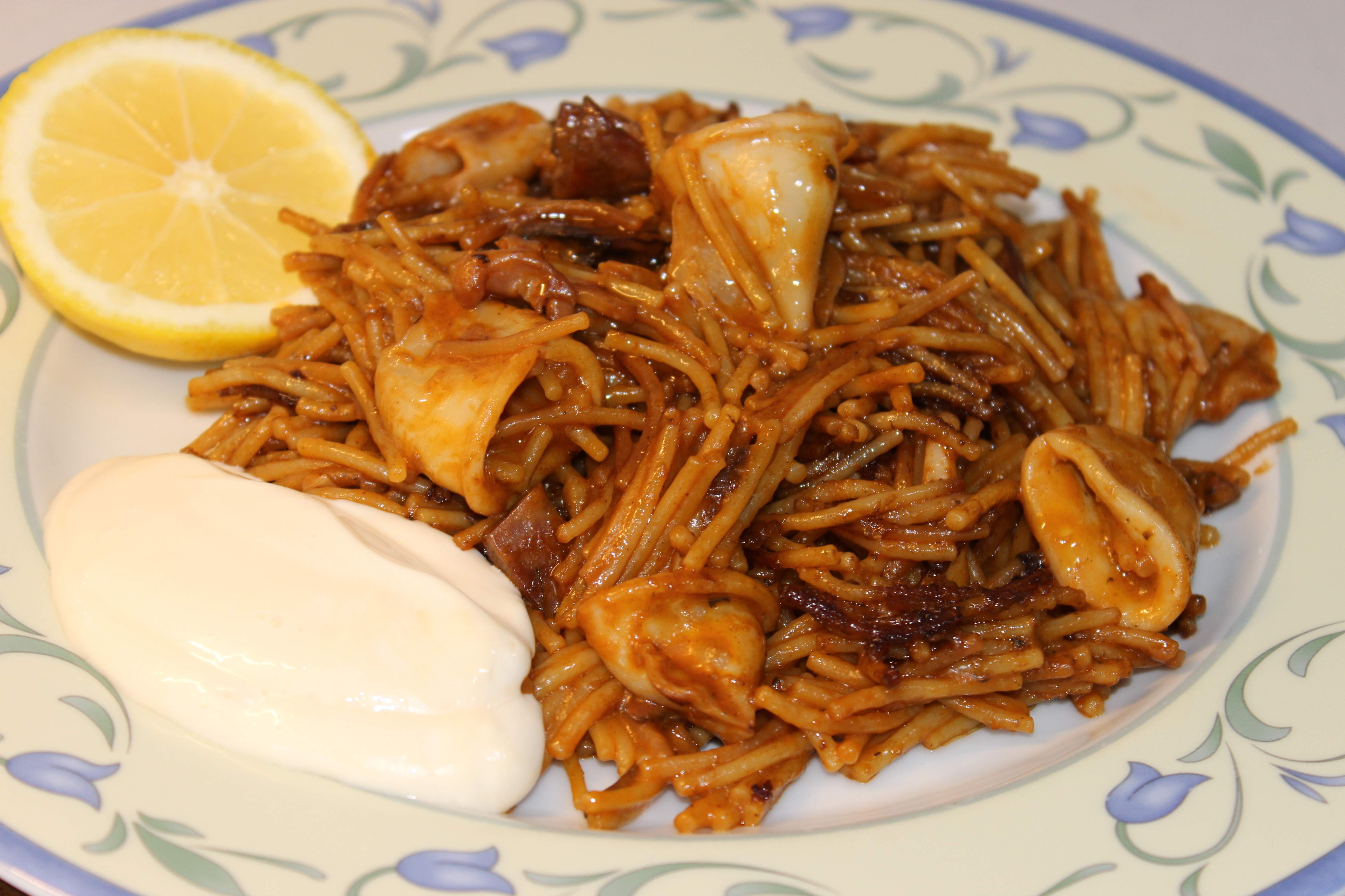 Fideuada ràpida de calamarsons