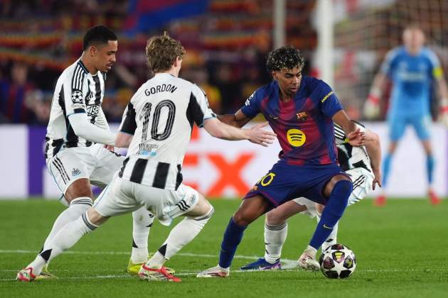 EuropaPress 7378140 18 march 2026 spain barcelona barcelonas lamine yamal battles for the balll EuropaPress 7378140 18 march 2026 spain barcelona barcelonas lamine yamal battles for the balll