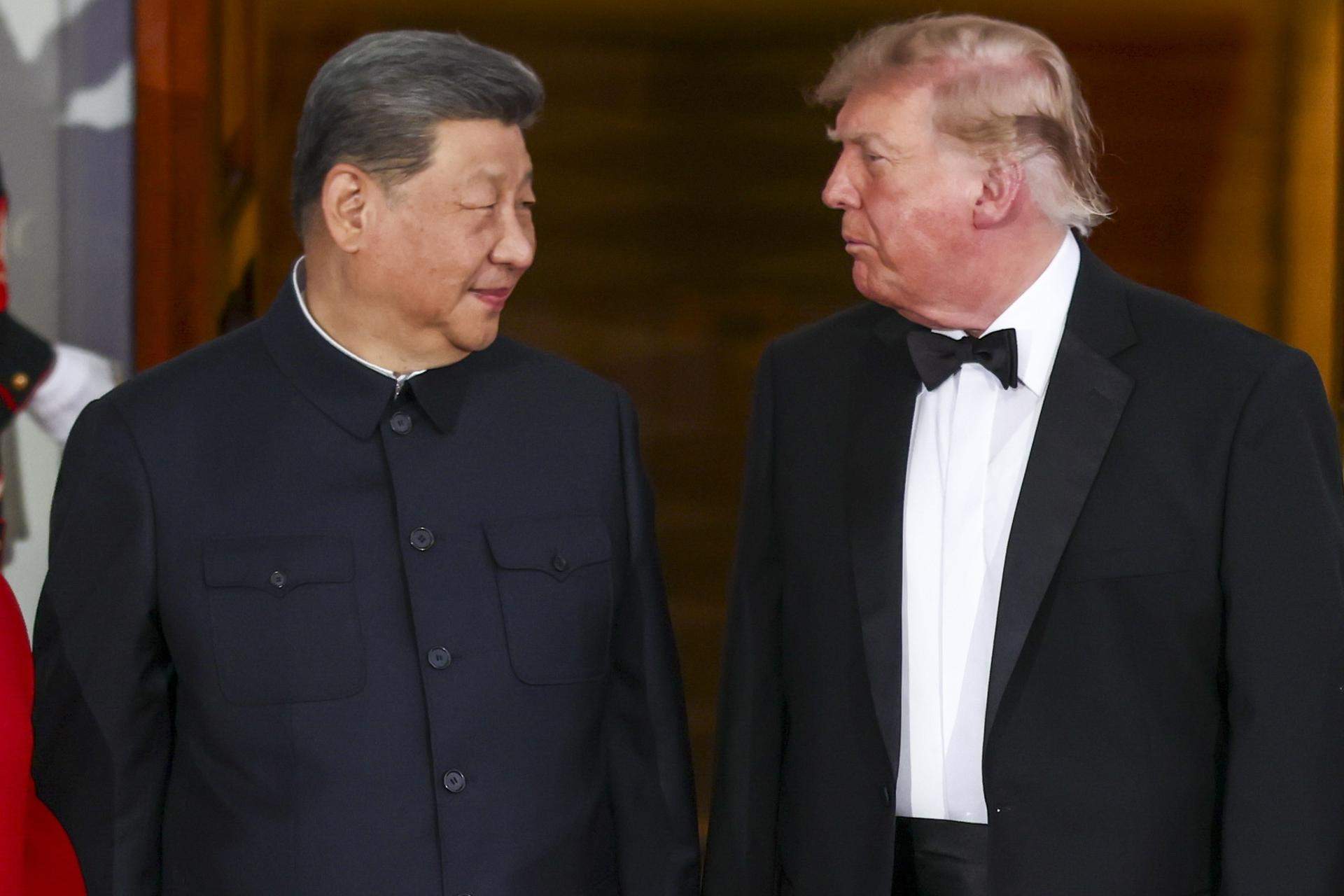 Trump desplega la catifa vermella a Xi en una cimera amb més gestos que acords: de què han parlat?