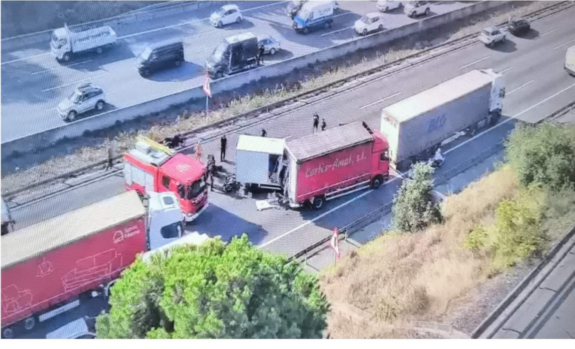 Cues quilomètriques a l'AP-7 a Santa Perpètua de Mogoda per un accident múltiple